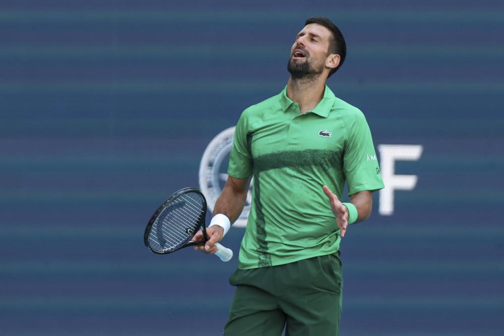 造访迈阿密国际，特雷泽盖晒与梅西合影：毋庸置疑的第一人